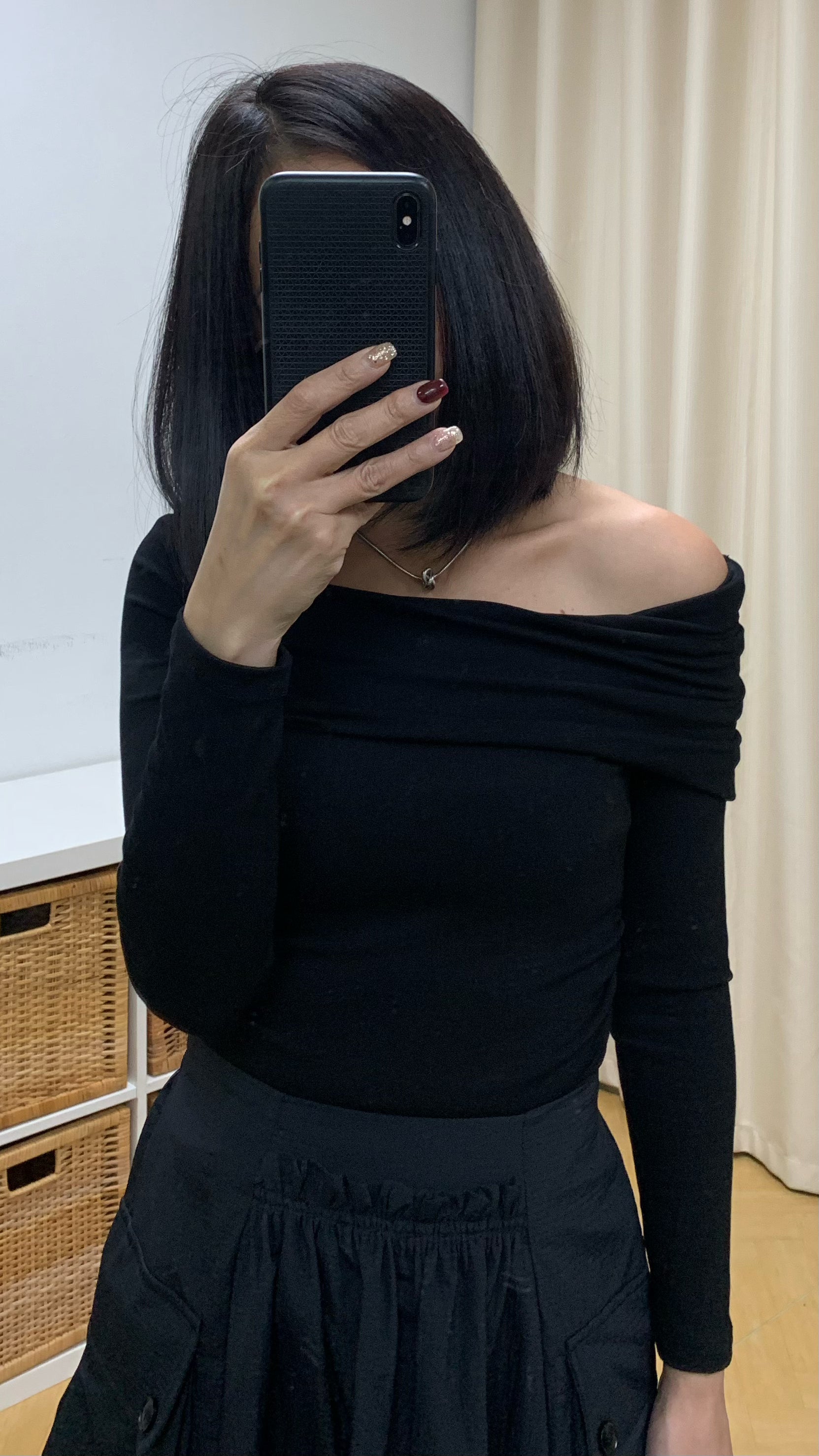 Black nervt off the shoulder too