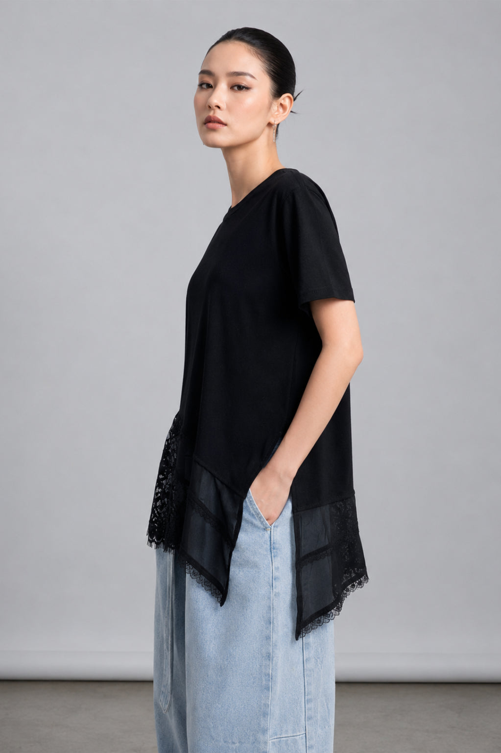 Tyra Short Sleeve Eyelash Lace Hem Top