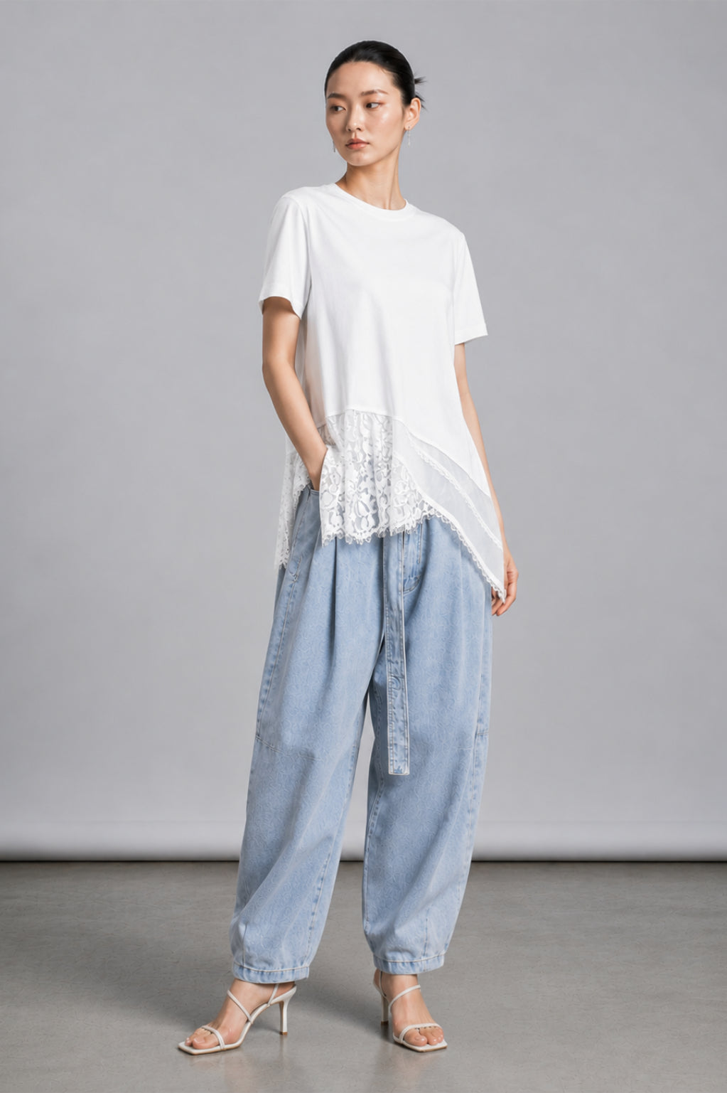 Tyra Short Sleeve Eyelash Lace Hem Top