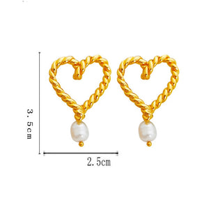 Donna Heart Shaped Pearl Earrings