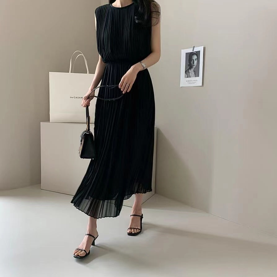 Alia Pleated Basic Long Dress