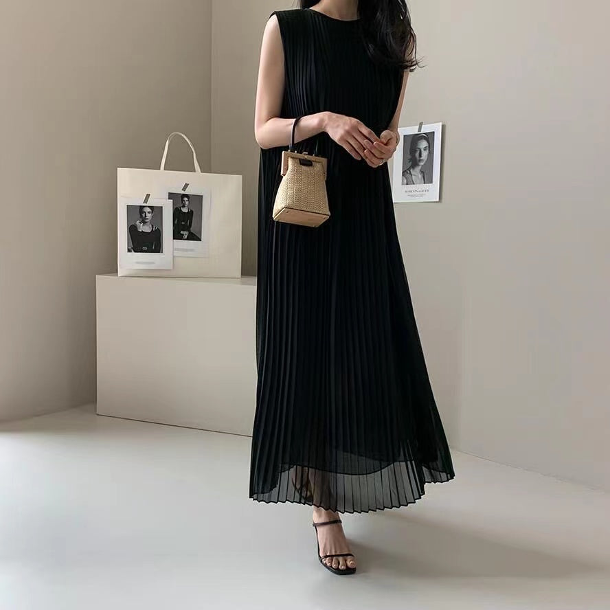 Alia Pleated Basic Long Dress