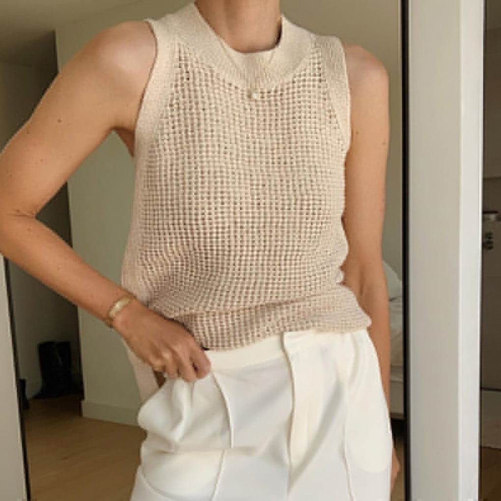 Key Hole Round Neck Knit Top